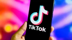 TikTok dostal pokutu 345 milionů eur za ochranu osobních údajů dětí